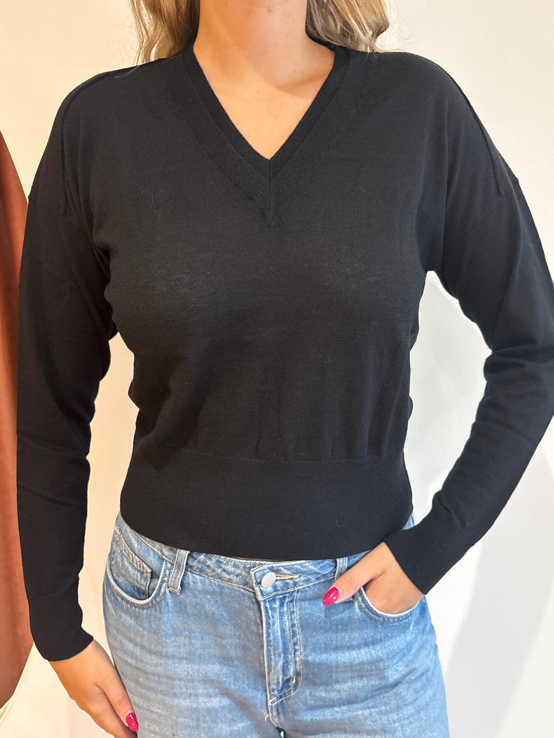 L/S CROPPED DOUBLE V NECK W/ BACK YOKE (BLACK) - AUTUMN CASHMERE