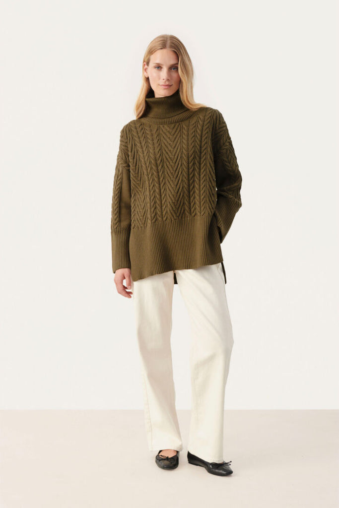 RENNAH TURTLENECK (CAPERS) - PART TWO