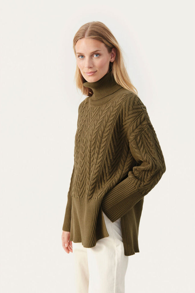 RENNAH TURTLENECK (CAPERS) - PART TWO