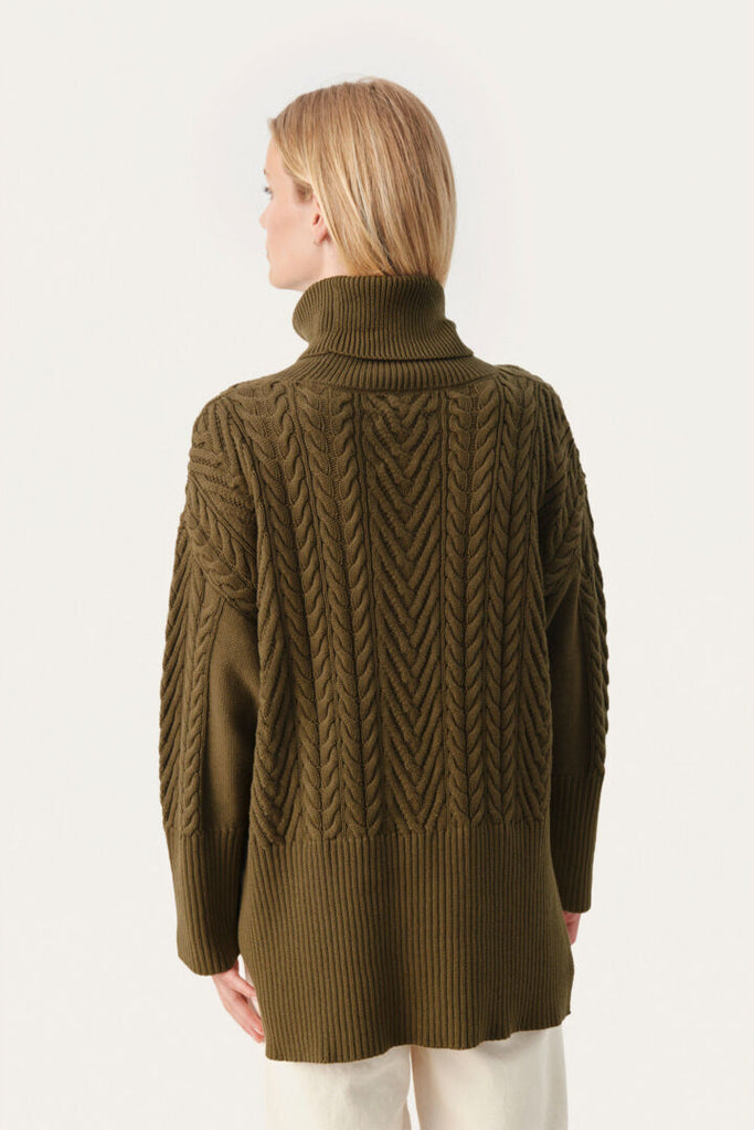RENNAH TURTLENECK (CAPERS) - PART TWO