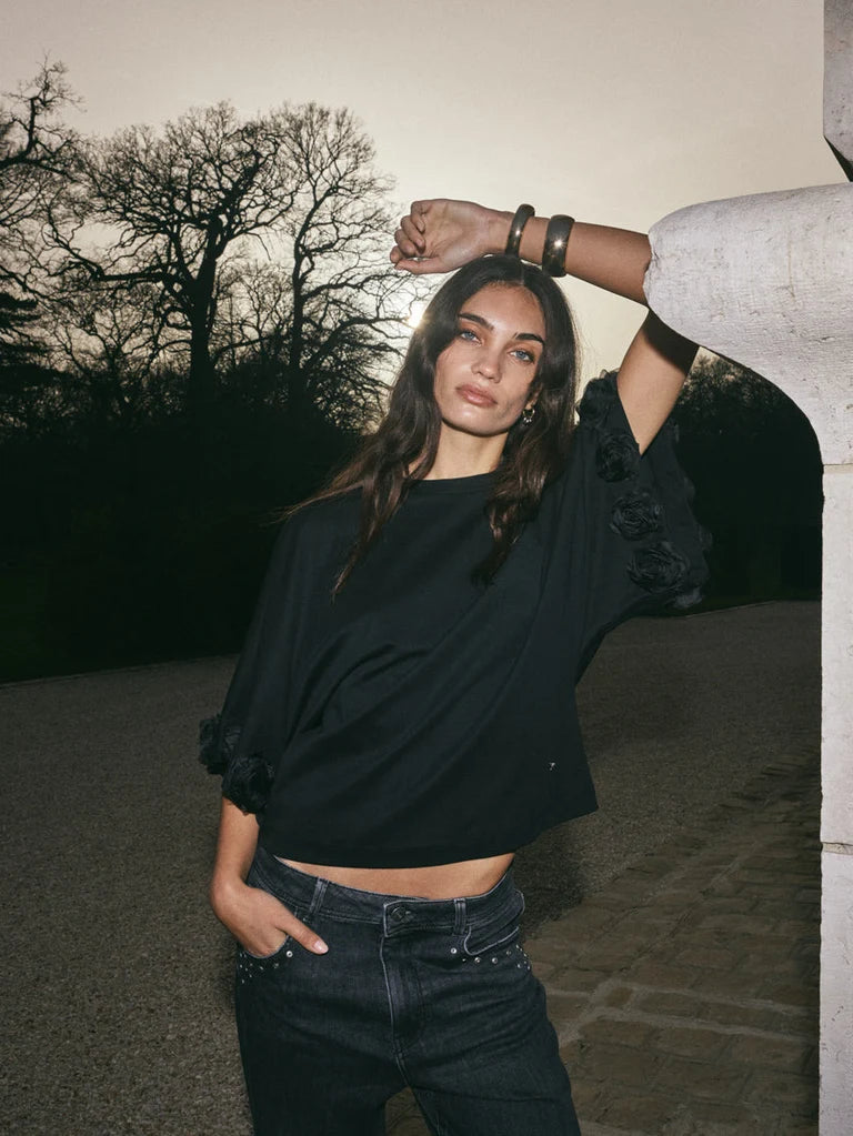 ROSETTE TEE (BLACK) - MOS MOSH
