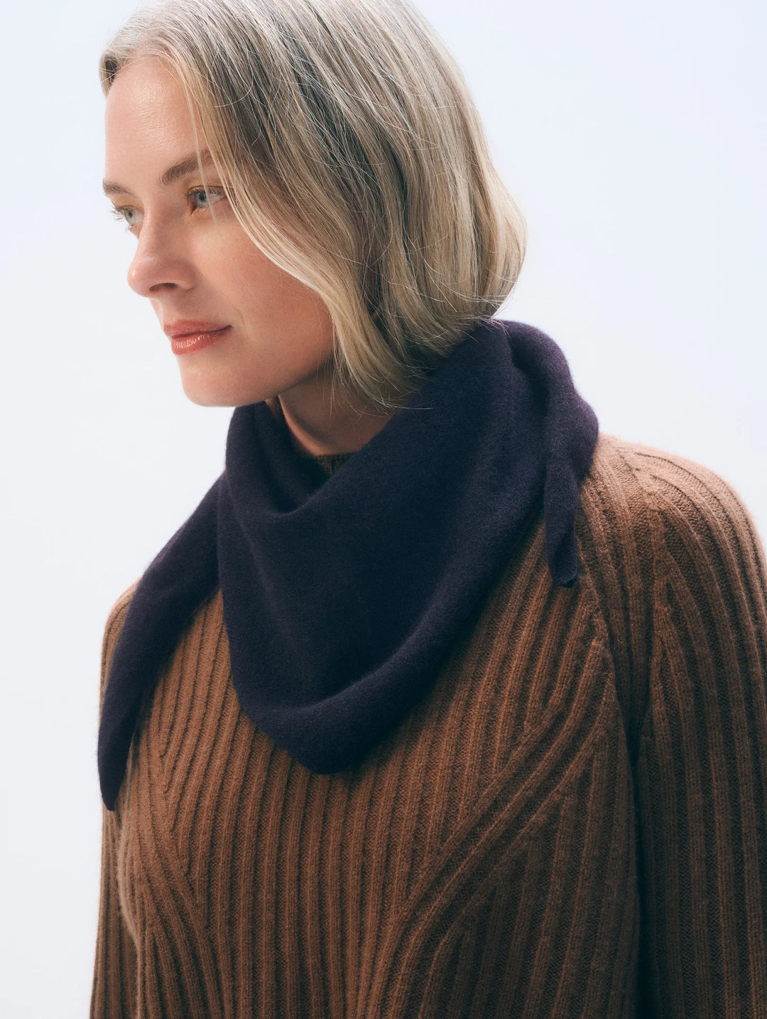 CASHMERE NECKERCHIEF (DEEP NAVY) - WHITE + WARREN
