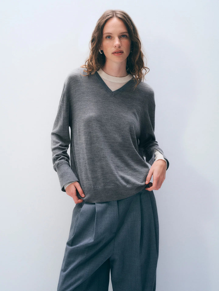 SUPERFINE MERINO V-NECK (PEWTER HEATHER/IVORY TRIM) - WHITE + WARREN