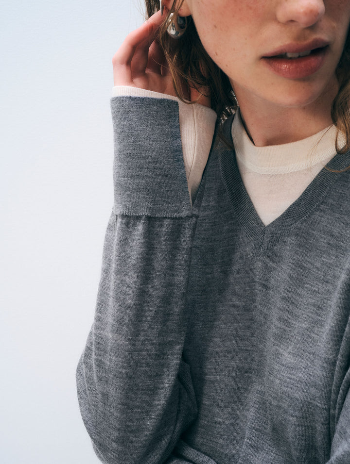 SUPERFINE MERINO V-NECK (PEWTER HEATHER/IVORY TRIM) - WHITE + WARREN