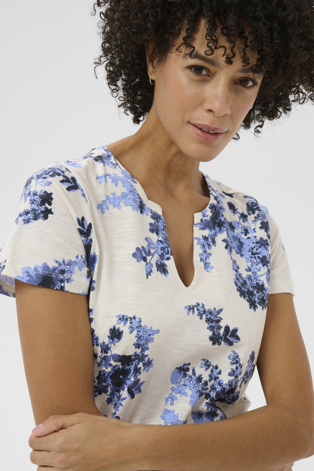 GESINAS T-SHIRT (BLUE SHADOW FLOWERS) - PART TWO