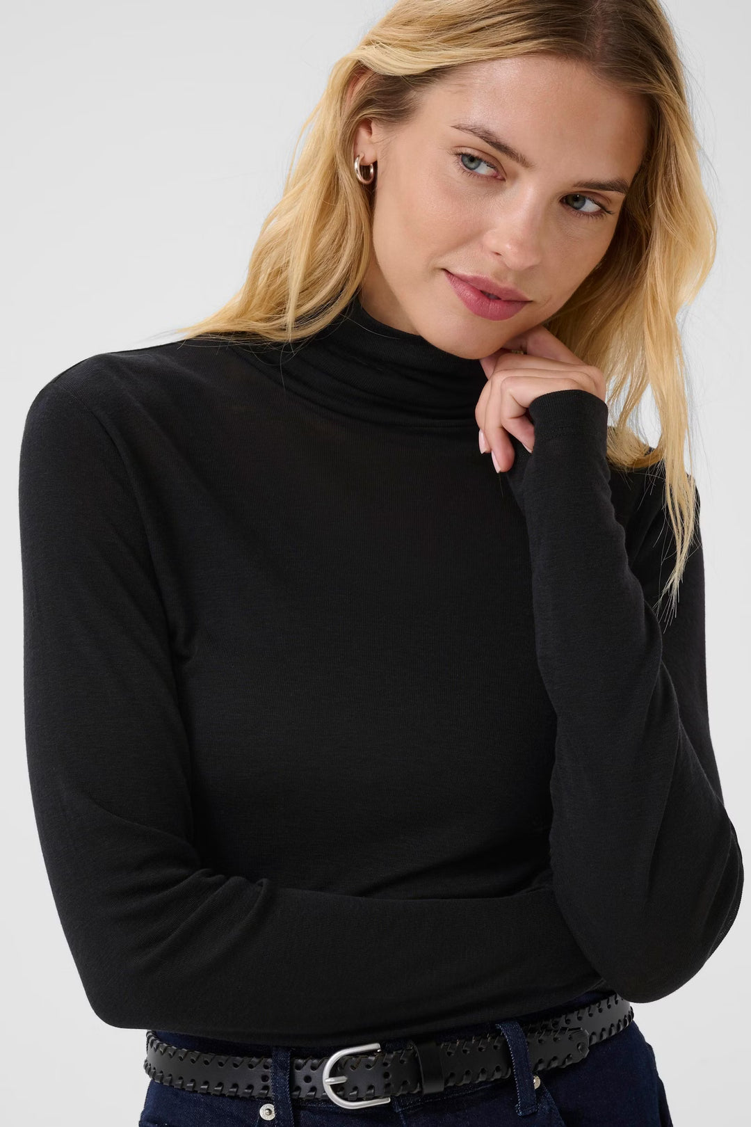 THILDES TURTLENECK (BLACK) - PART TWO
