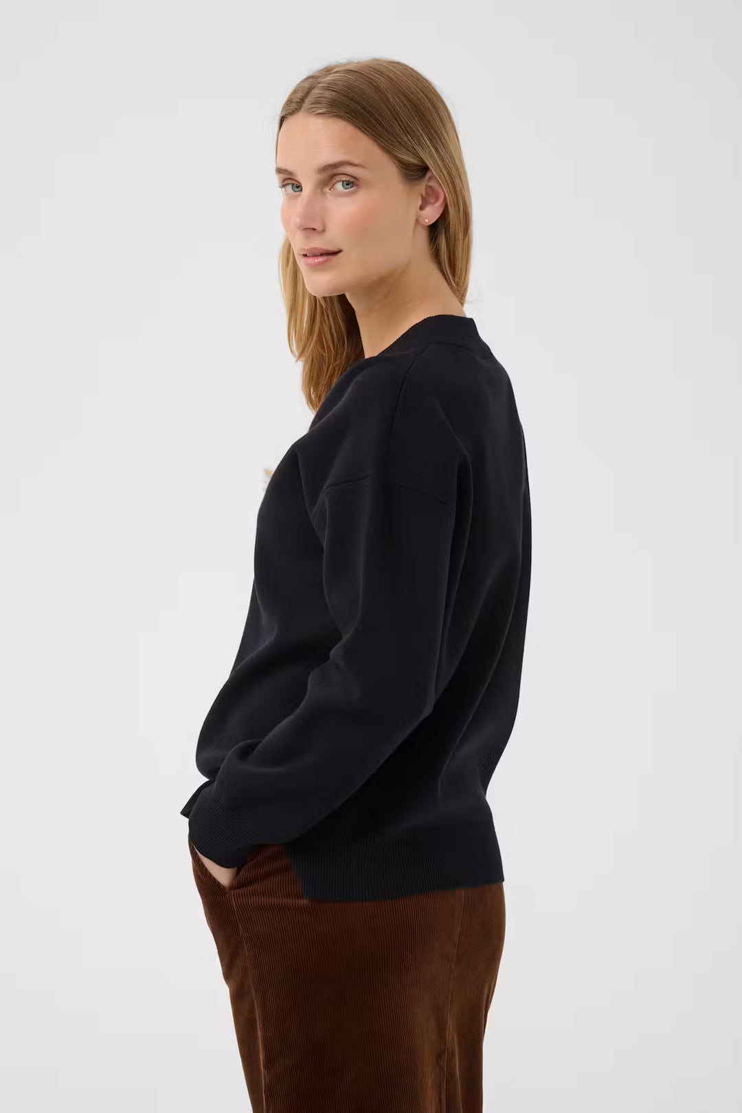 CHANTALLY V-NECK PULLOVER (BLACK) - PART TWO