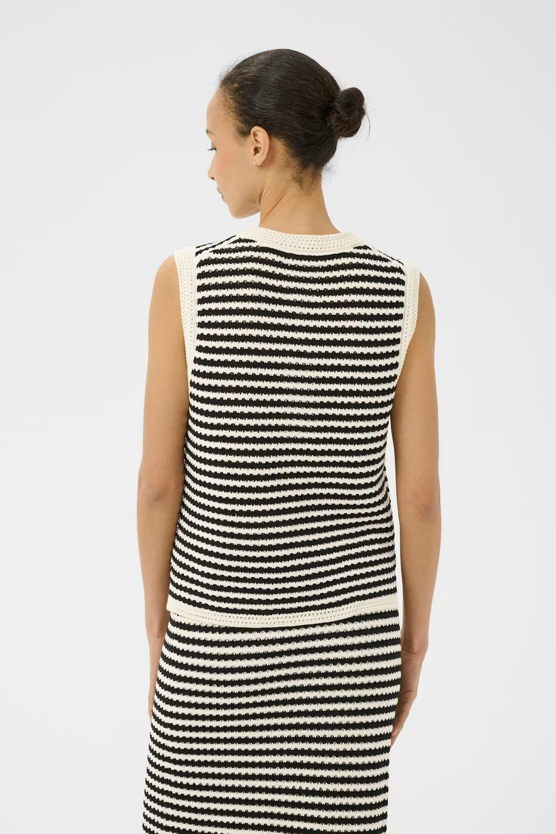 BROOKI CROCHET VEST (BLACK AND WHITE) - PART TWO