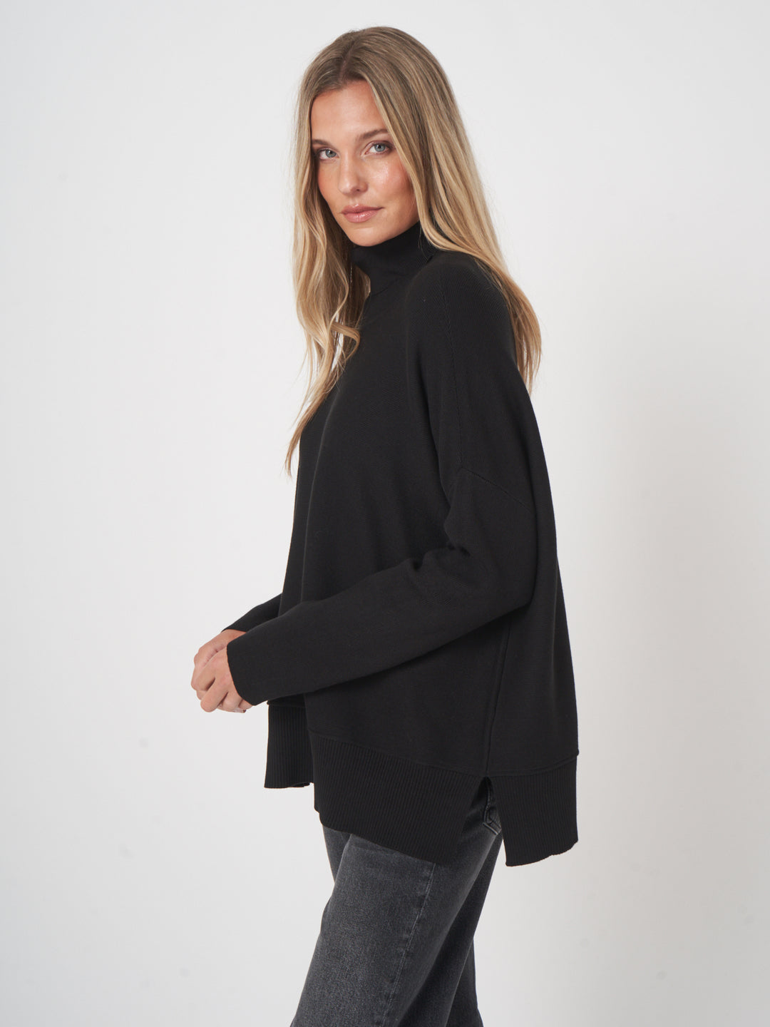 COTTON BLEND TURTLENECK SWEATER (BLACK) - REPEAT