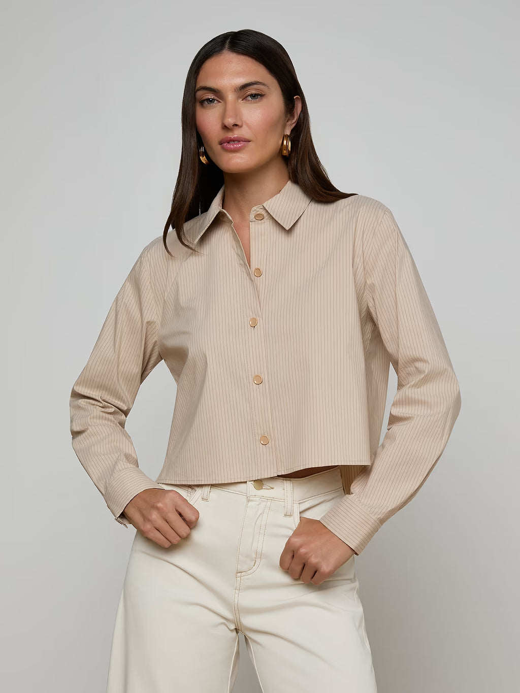 COSETTE CROP HI LOW SHIRT (MACADAMIA/LT BROWN STRIPE) - L'AGENCE