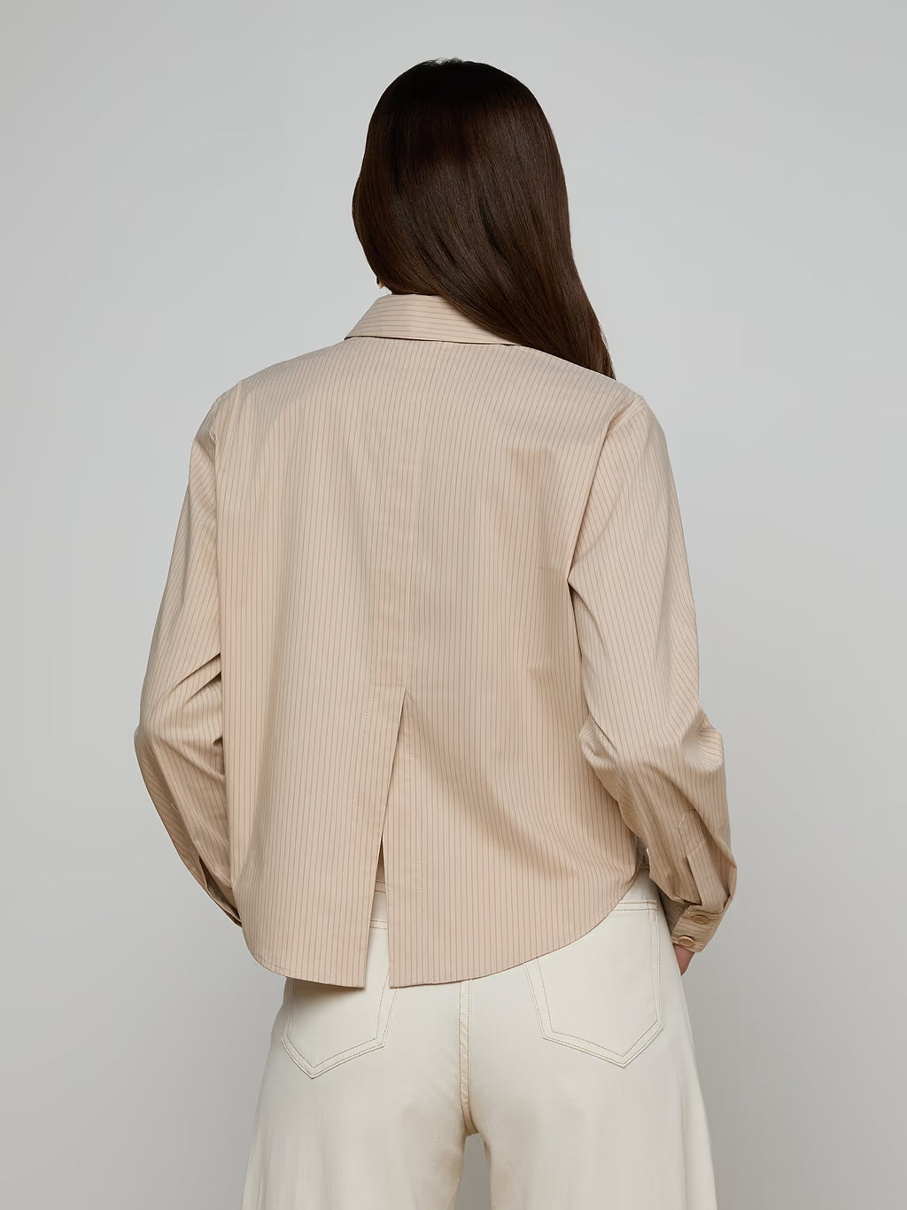 COSETTE CROP HI LOW SHIRT (MACADAMIA/LT BROWN STRIPE) - L'AGENCE