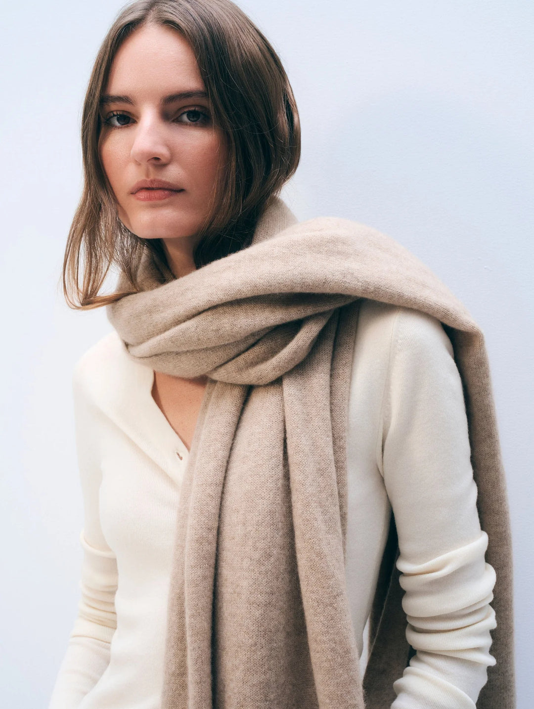 CASHMERE TRAVEL WRAP (SAND WISP HEATHER) - WHITE + WARREN