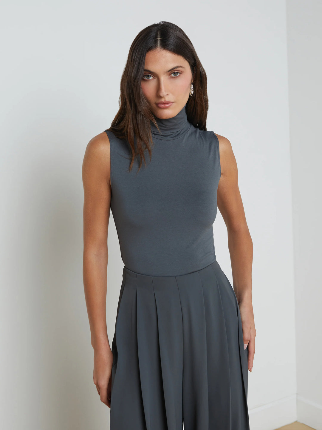 CECI SLEEVELESS TURTLENECK (DARK SHADOW) - L'AGENCE