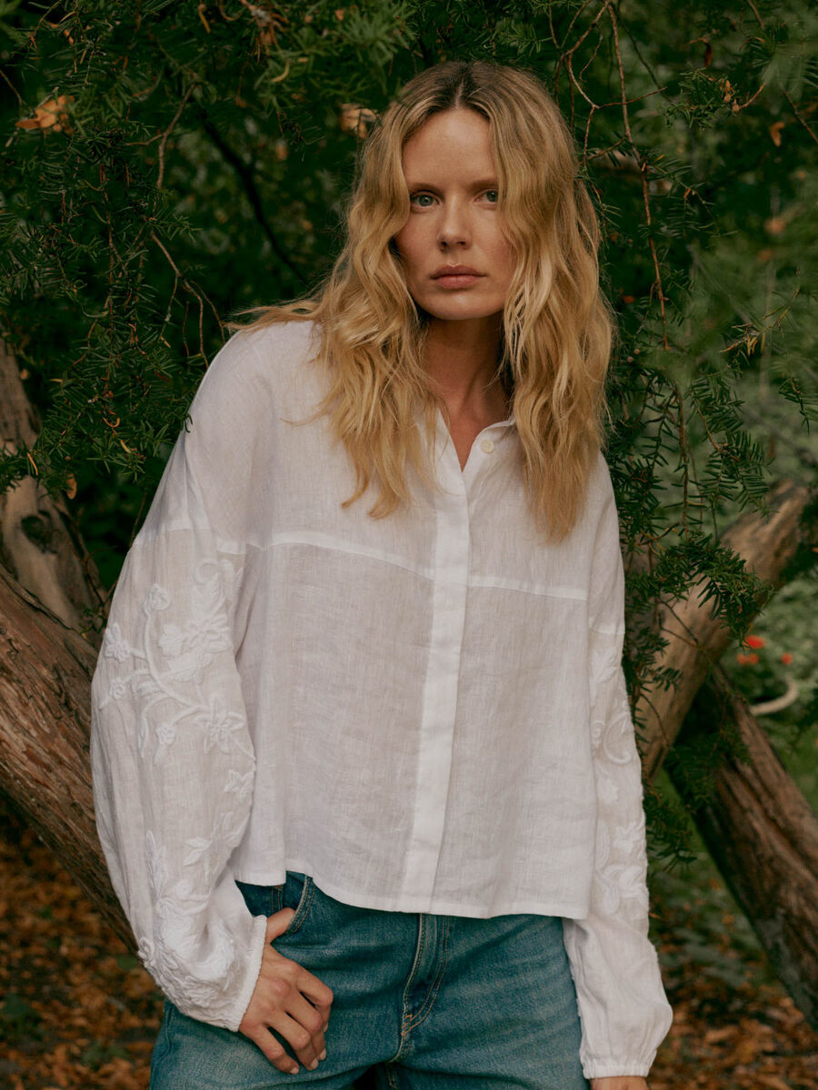 LINEN WOVEN BLOUSE W/ EMBROIDERED SLEEVES - REPEAT