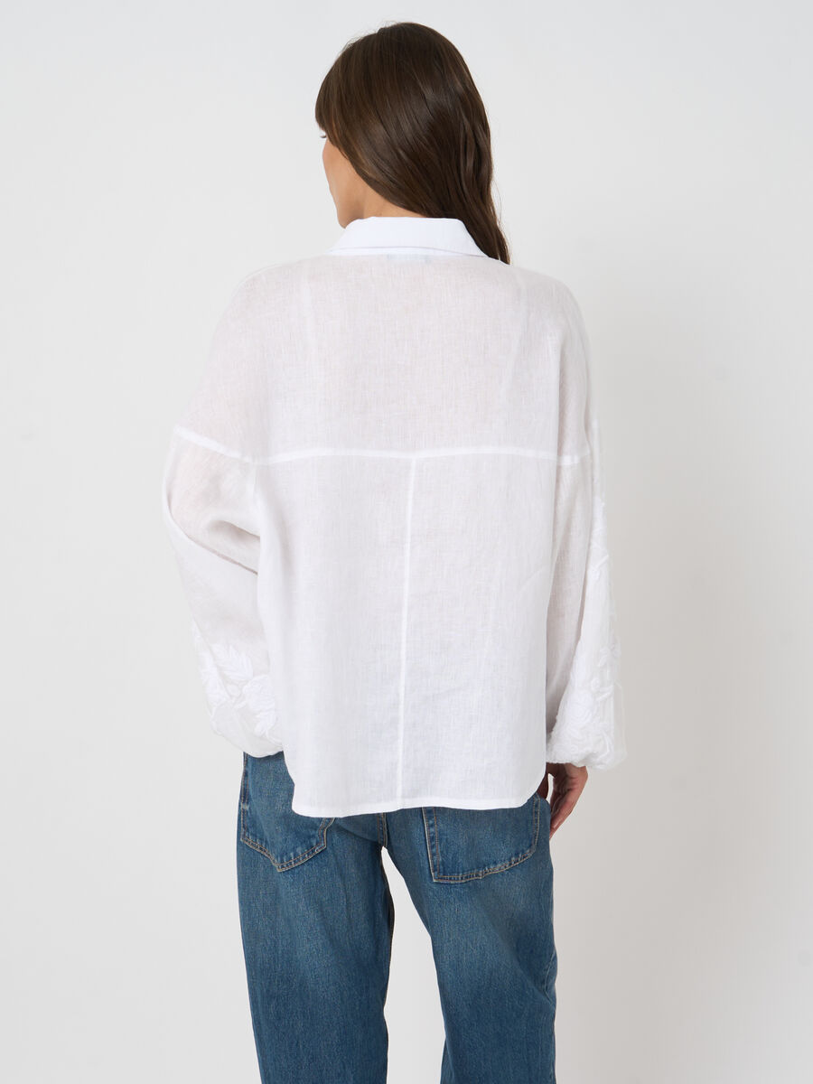 LINEN WOVEN BLOUSE W/ EMBROIDERED SLEEVES - REPEAT