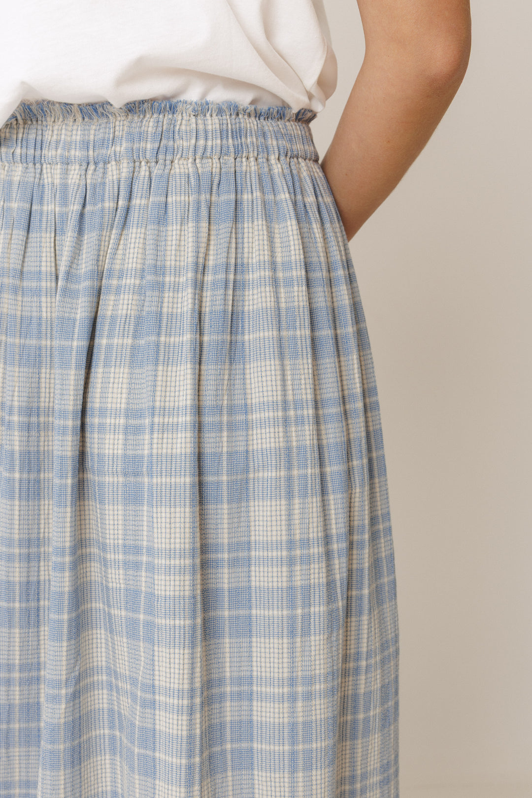 GINGHAM SMOCKED WAIST MIDI SKIRT (AZUL BRITANICO) - INDI&COLD