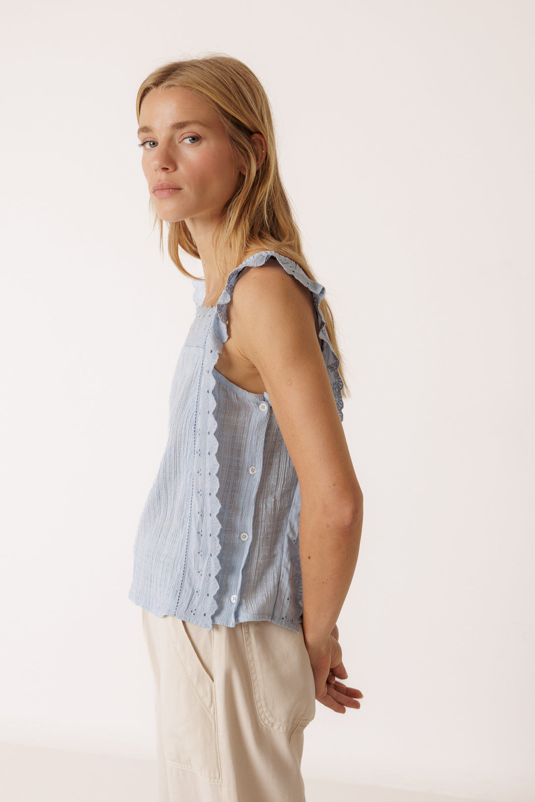 SCALLOPED COTTON TANK (CIELO) - INDI&COLD