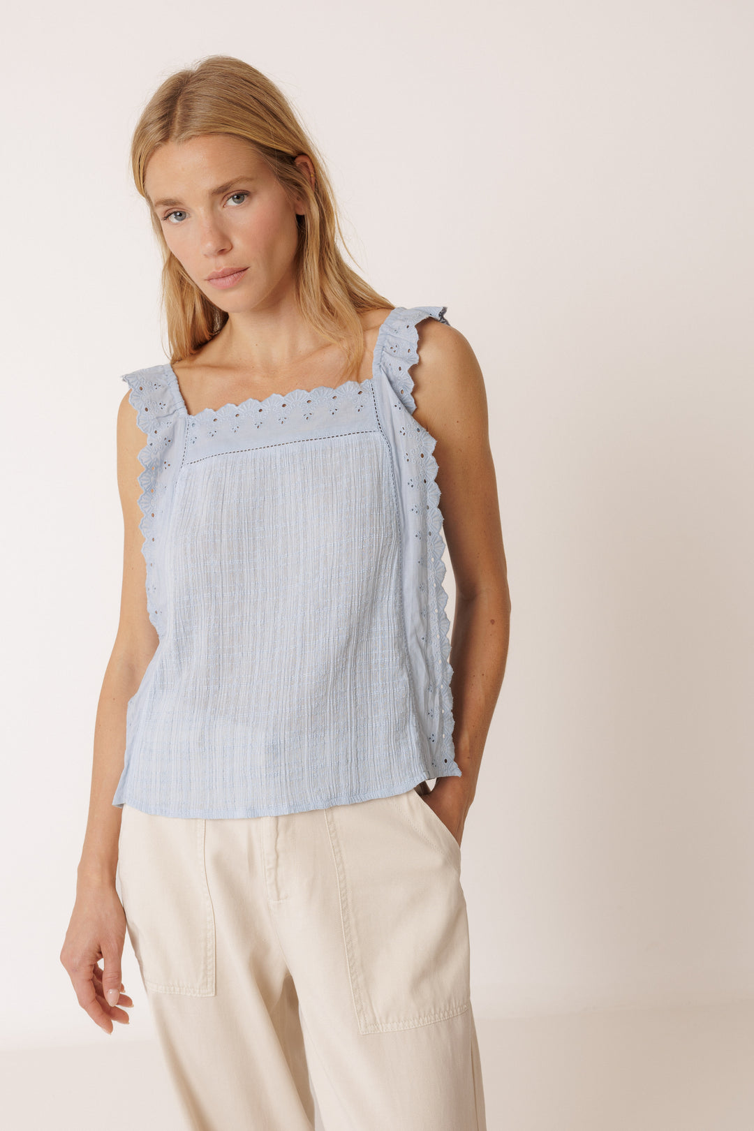 SCALLOPED COTTON TANK (CIELO) - INDI&COLD