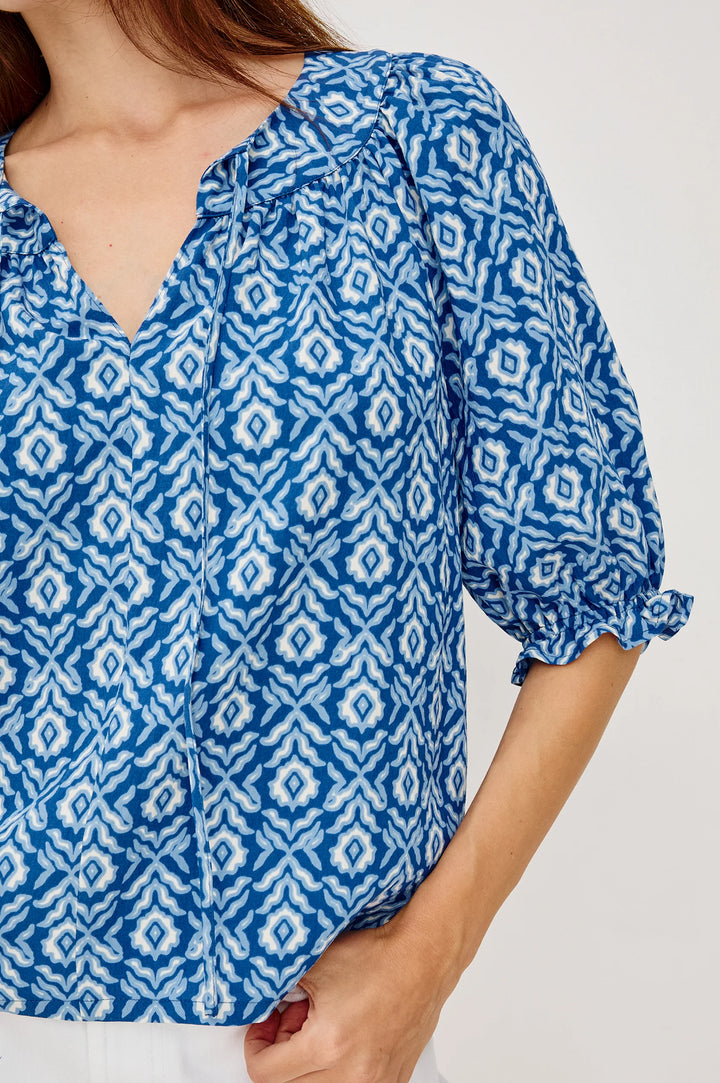 BELINA POPLIN TOP (BLUE IKAT) - RAILS