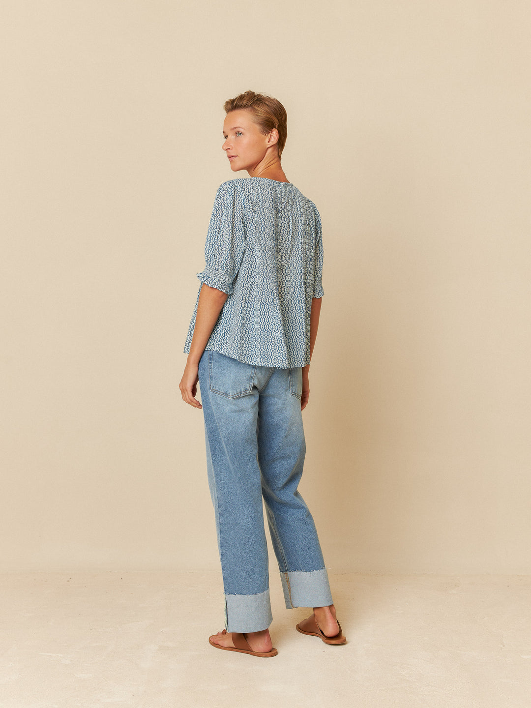 ELASTIC SHORT SLEEVE SHIRT - INDI&COLD