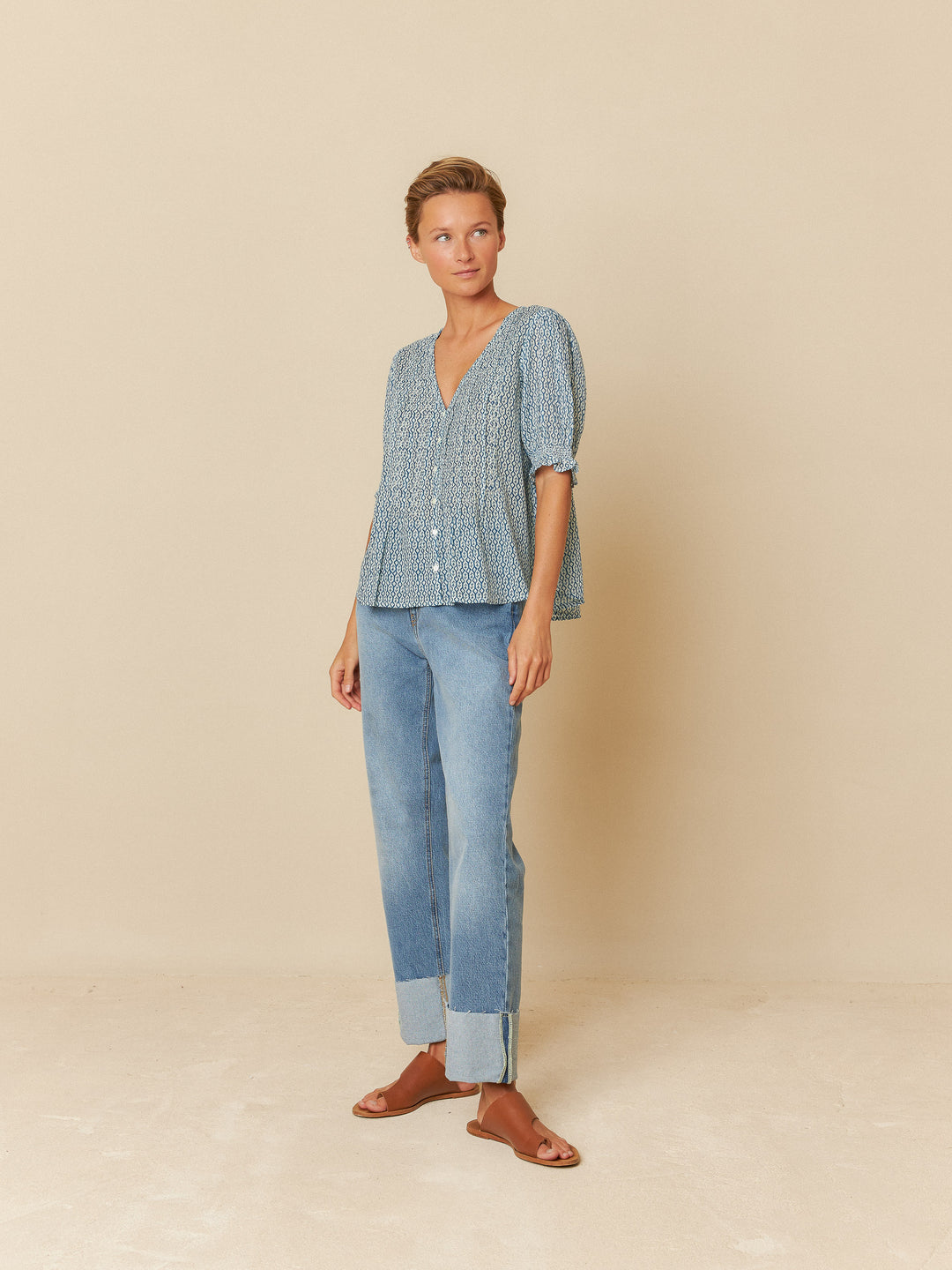 ELASTIC SHORT SLEEVE SHIRT - INDI&COLD