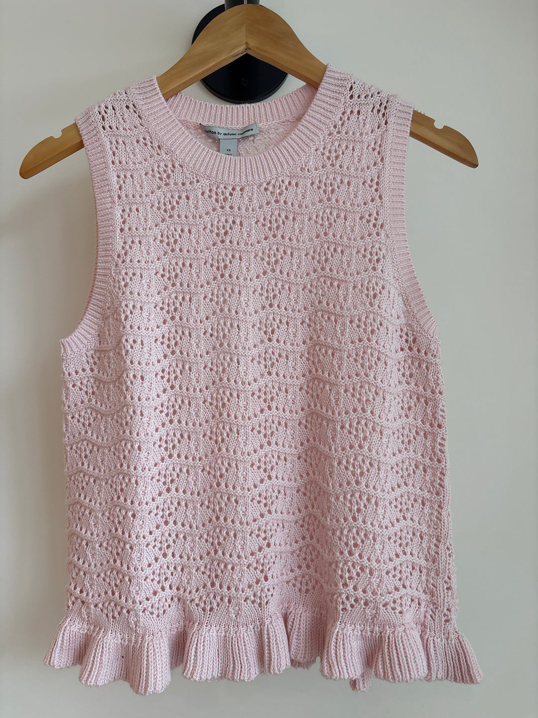 SLEEVELESS POINTELLE RUFFLE EDGE CREWNECK TOP (WHISPER PINK) - AUTUMN CASHMERE
