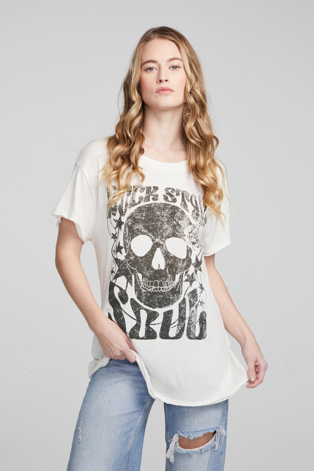SKULL AND FLOWERS TEE - CHASER