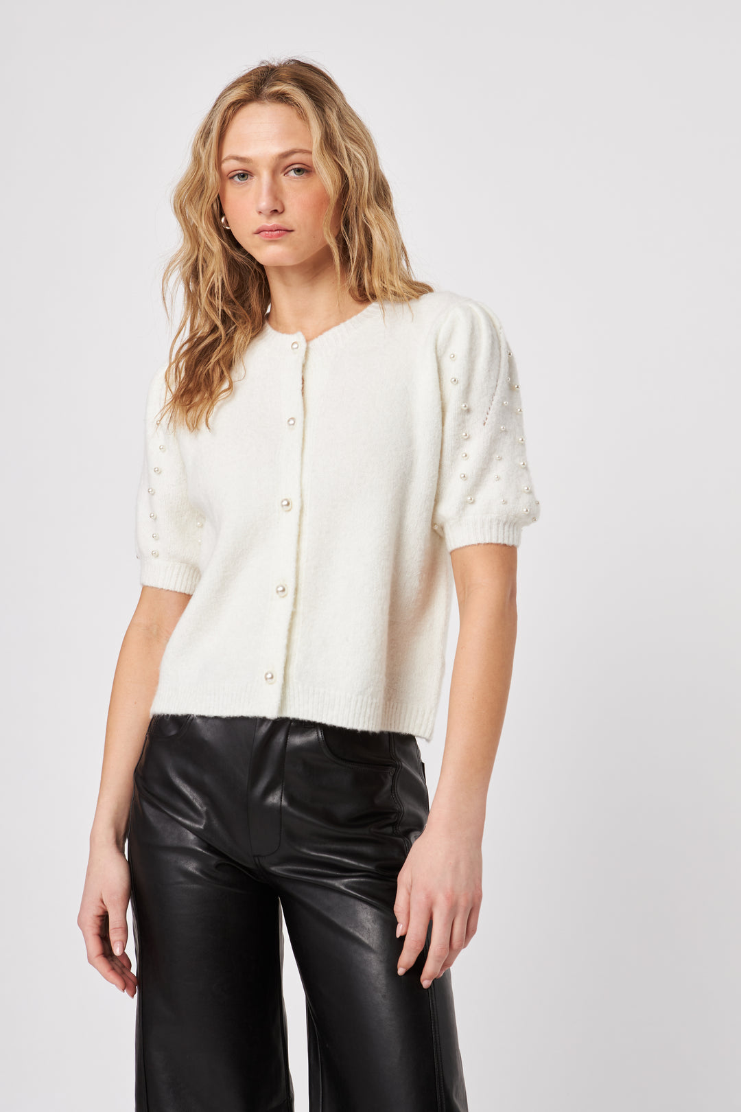 ARDEN SHORT SLEEVE SWEATER WITH PEARLS - JOHN+JENN