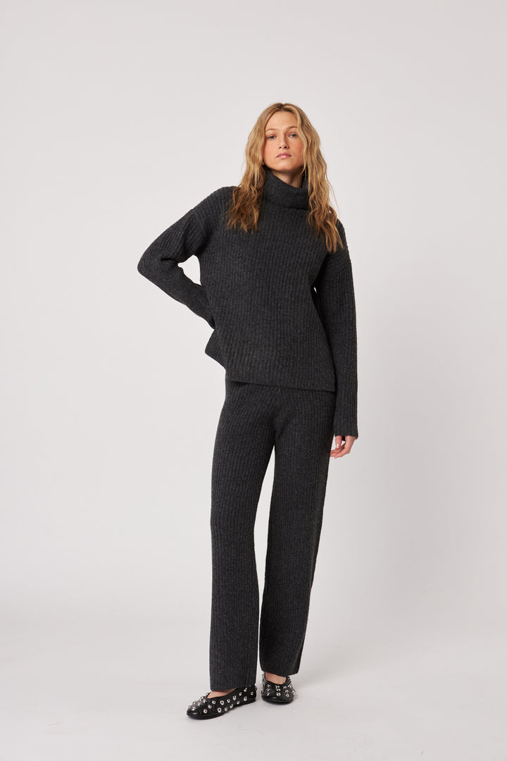 JETT TURTLENECK SWEATER (CARBON) - JOHN+JENN