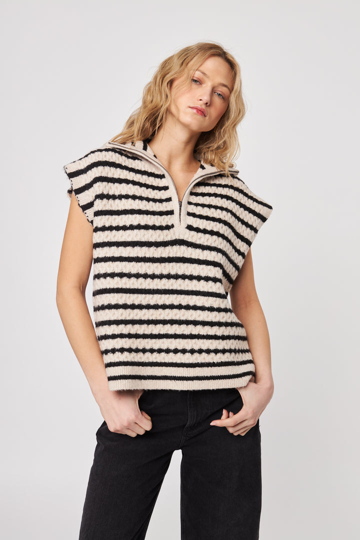 ARROW SWEATER VEST - JOHN+JENN