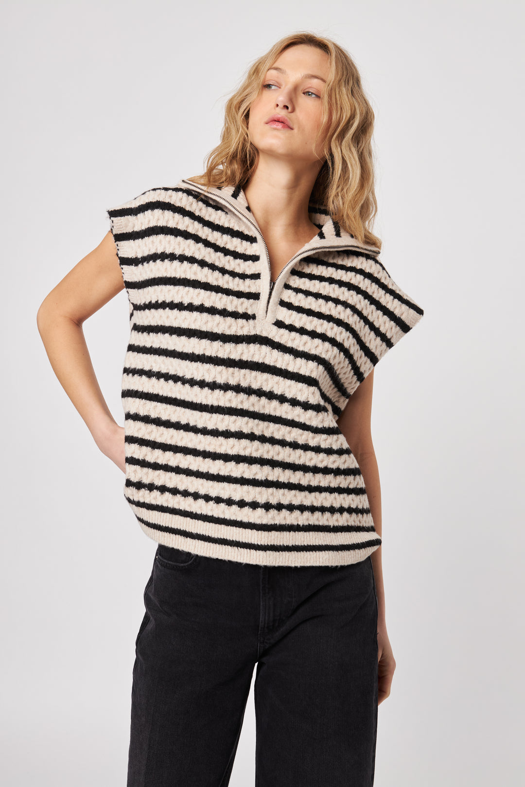 ARROW SWEATER VEST - JOHN+JENN