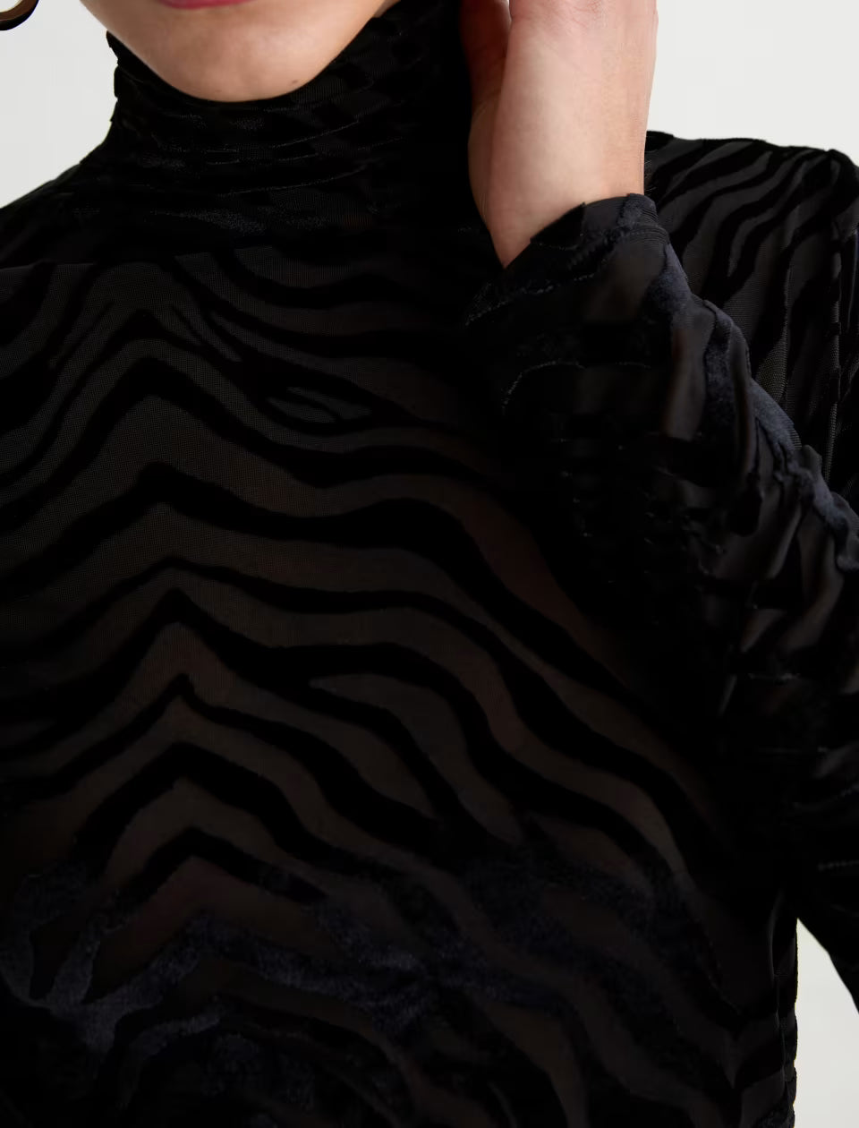 CHELS TURTLENECK (WILD LINES) - A.G. DENIM