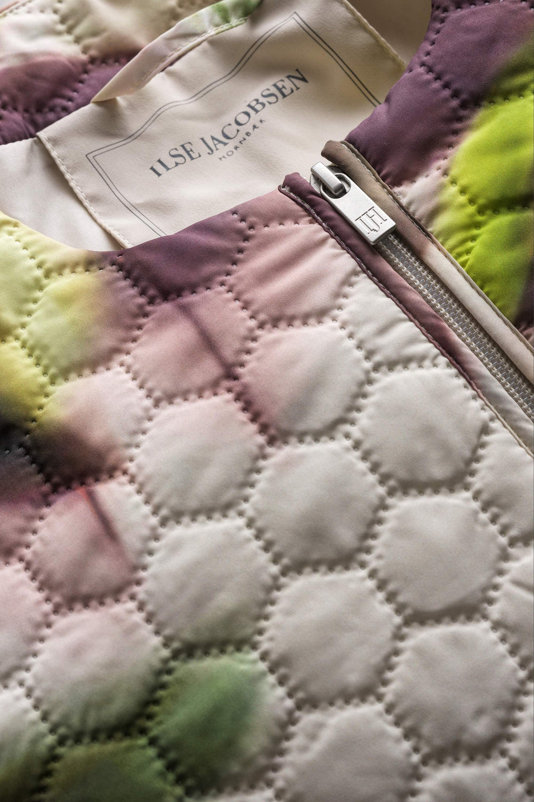 SHORT QUILTED HONEYCOMB JACKET (LIGHT FLOWER) - ILSE JACOBSEN