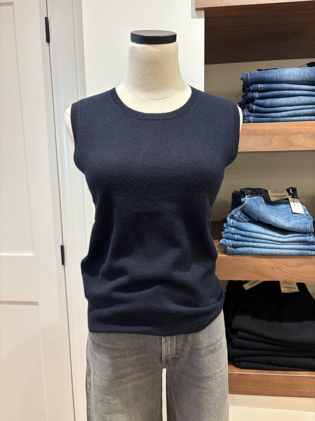SLEEVELESS CASHMERE KNIT SWEATER (NAVY) - REPEAT