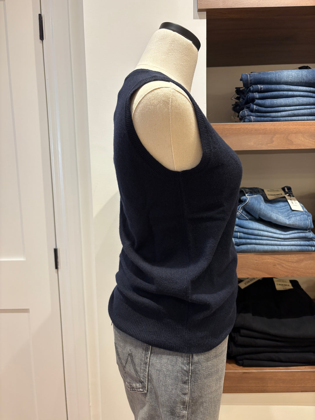SLEEVELESS CASHMERE KNIT SWEATER (NAVY) - REPEAT