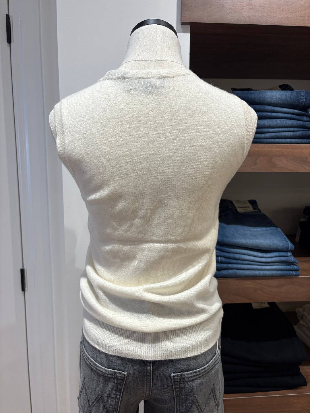 SLEEVELESS CASHMERE KNIT SWEATER (CREAM) - REPEAT