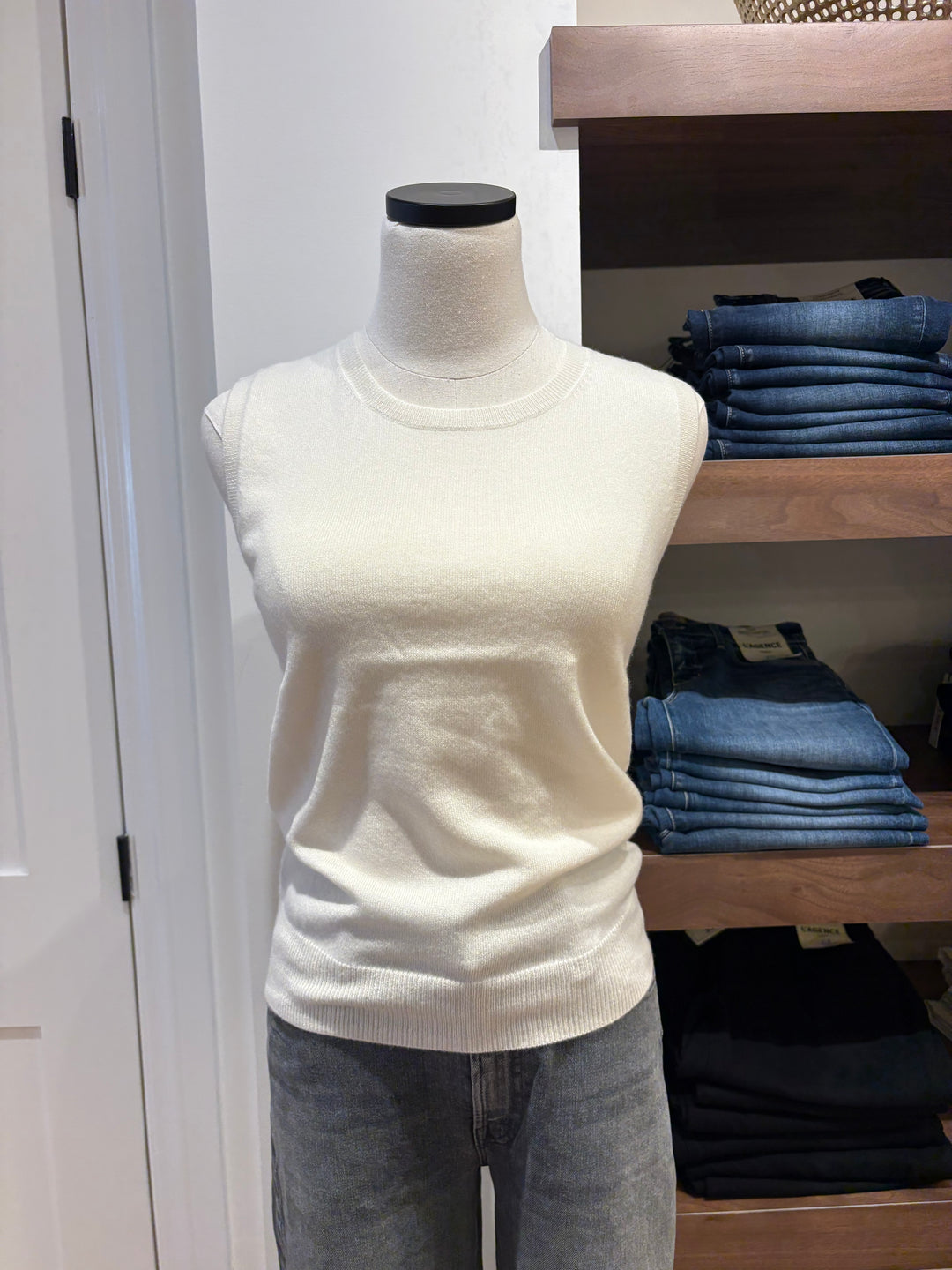SLEEVELESS CASHMERE KNIT SWEATER (CREAM) - REPEAT