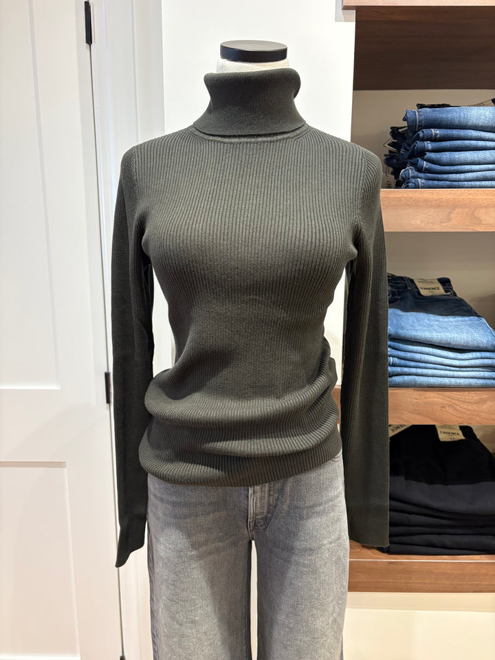 RIBBED KNIT TURTLENECK - REPEAT