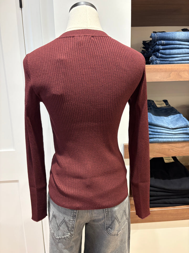 FITTED CREWNECK SWEATER (DARK CHERRY) - LILLA P