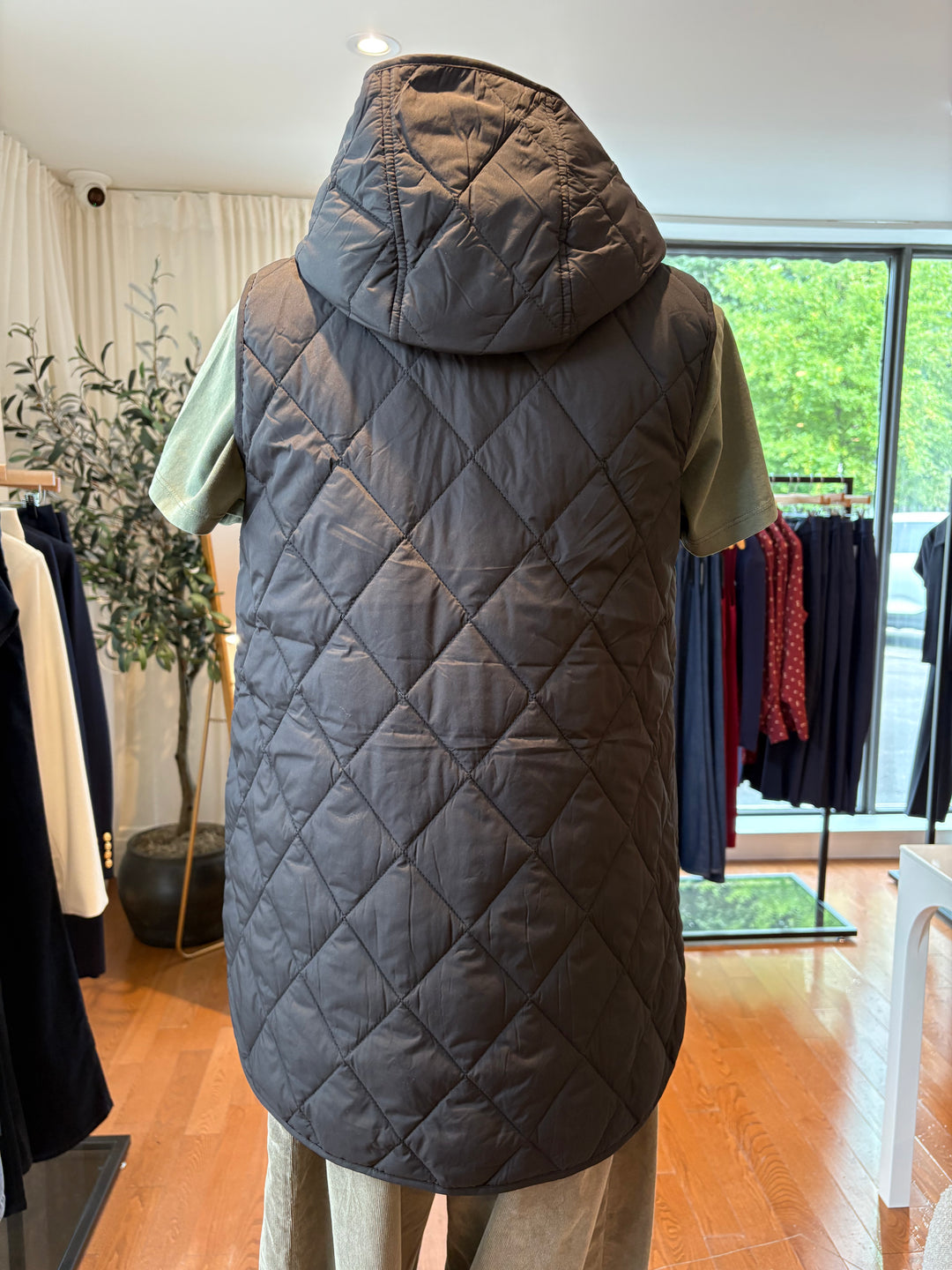 QUILTED LONG VEST (BLACK) - ILSE JACOBSEN