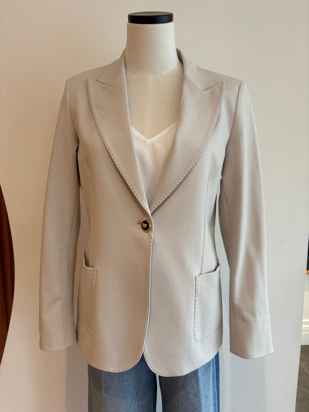 HILLARY CLASSIC LAPEL BLAZER (SAND) - VILAGALLO