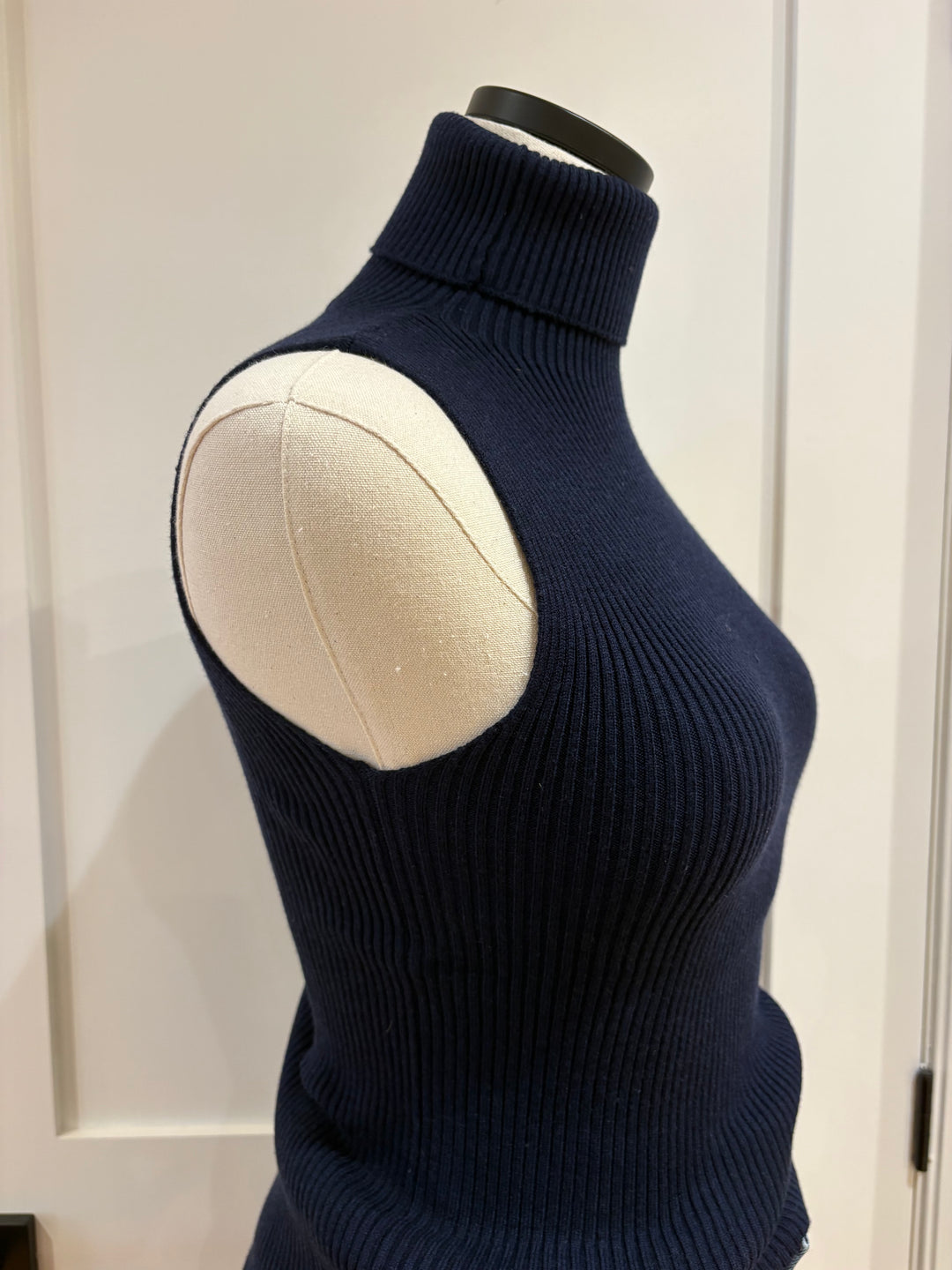 SLEEVELESS TURTLENECK TOP (NAVY) - BY ALLY