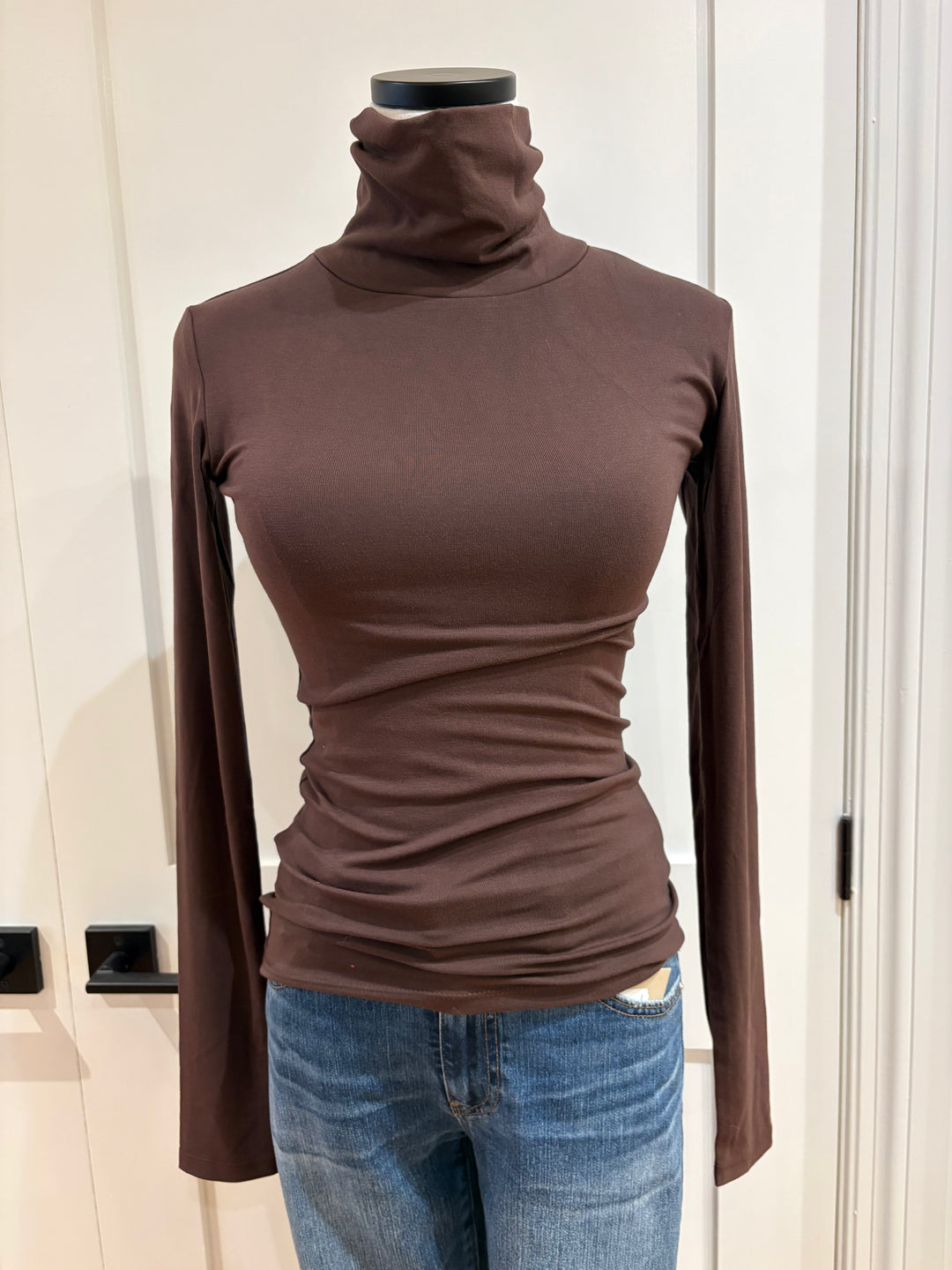TURTLENECK TOP (BROWN) - BY ALLY