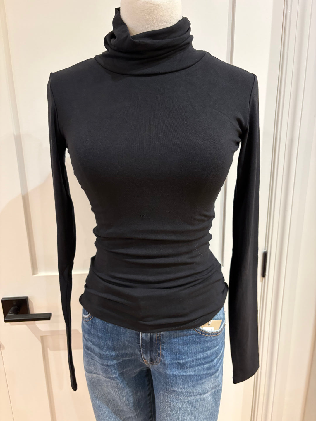 TURTLENECK TOP (BLACK) - BY ALLY