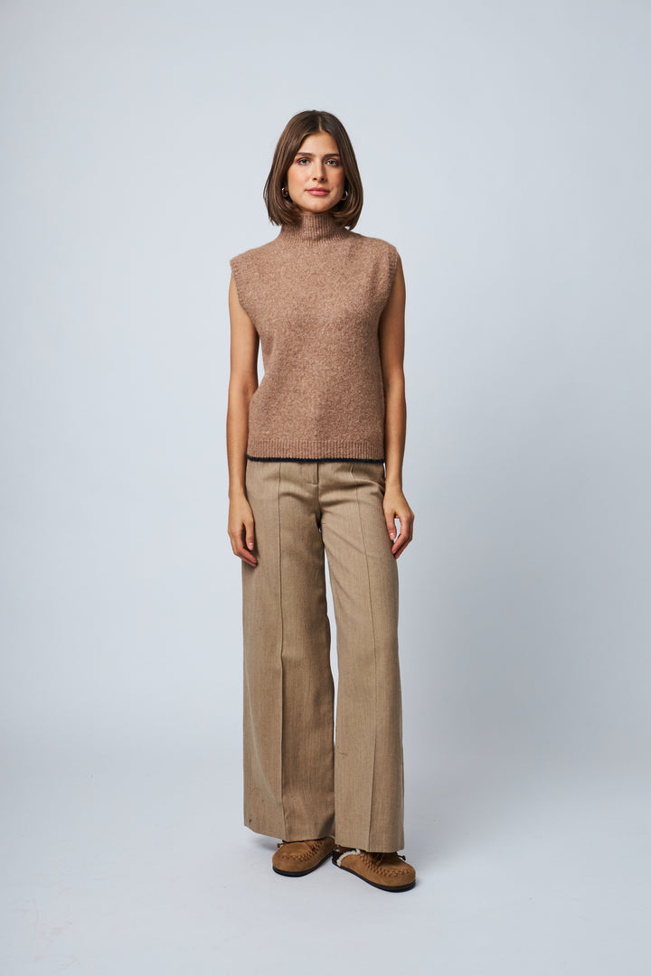 INGRID SLEEVELESS TURTLENECK SWEATER (CAPPUCCINO) - LINE