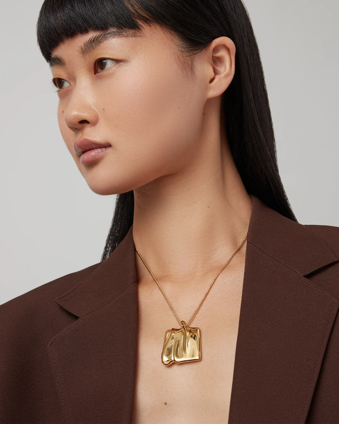 LARGE SUNDRA PENDANT NECKLACE (GOLD) - JENNY BIRD