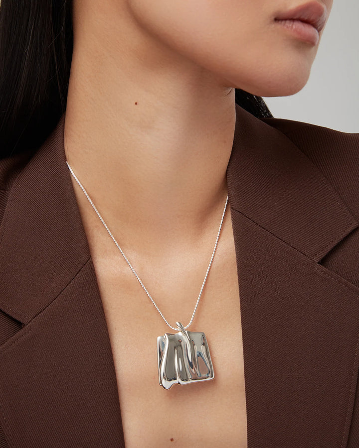 LARGE SUNDRA PENDANT NECKLACE (SILVER) - JENNY BIRD