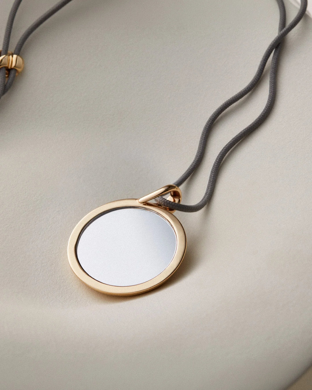 NICO MIRROR PENDANT ROPE NECKLACE (GOLD) - JENNY BIRD