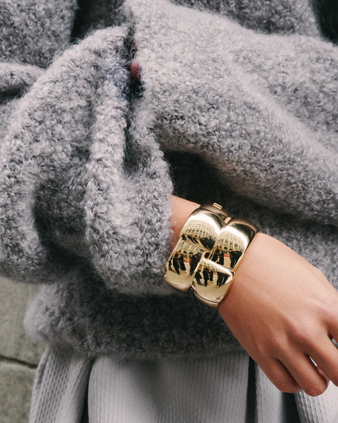 MEGA WOVEN SQUARE BANGLE LARGE (GOLD) - JENNY BIRD