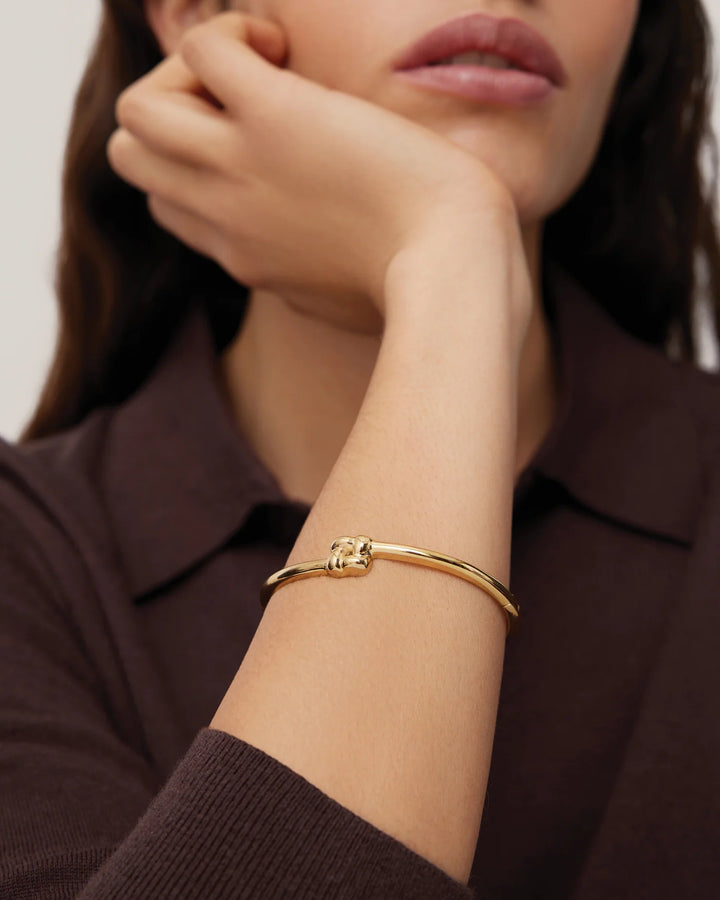 SLIM WOVEN SQUARE BANGLE LARGE (GOLD) - JENNY BIRD